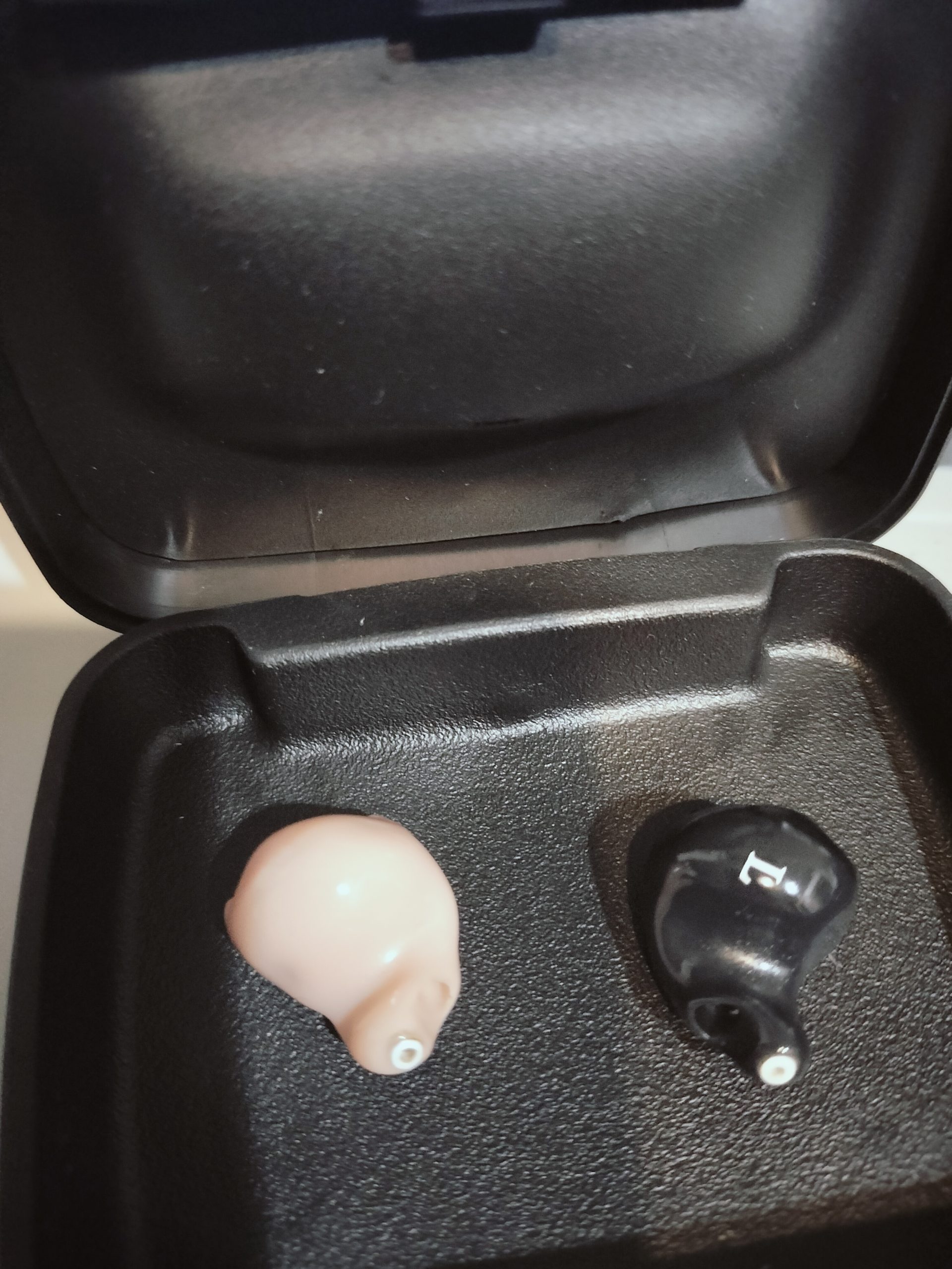 耳あな型補聴器