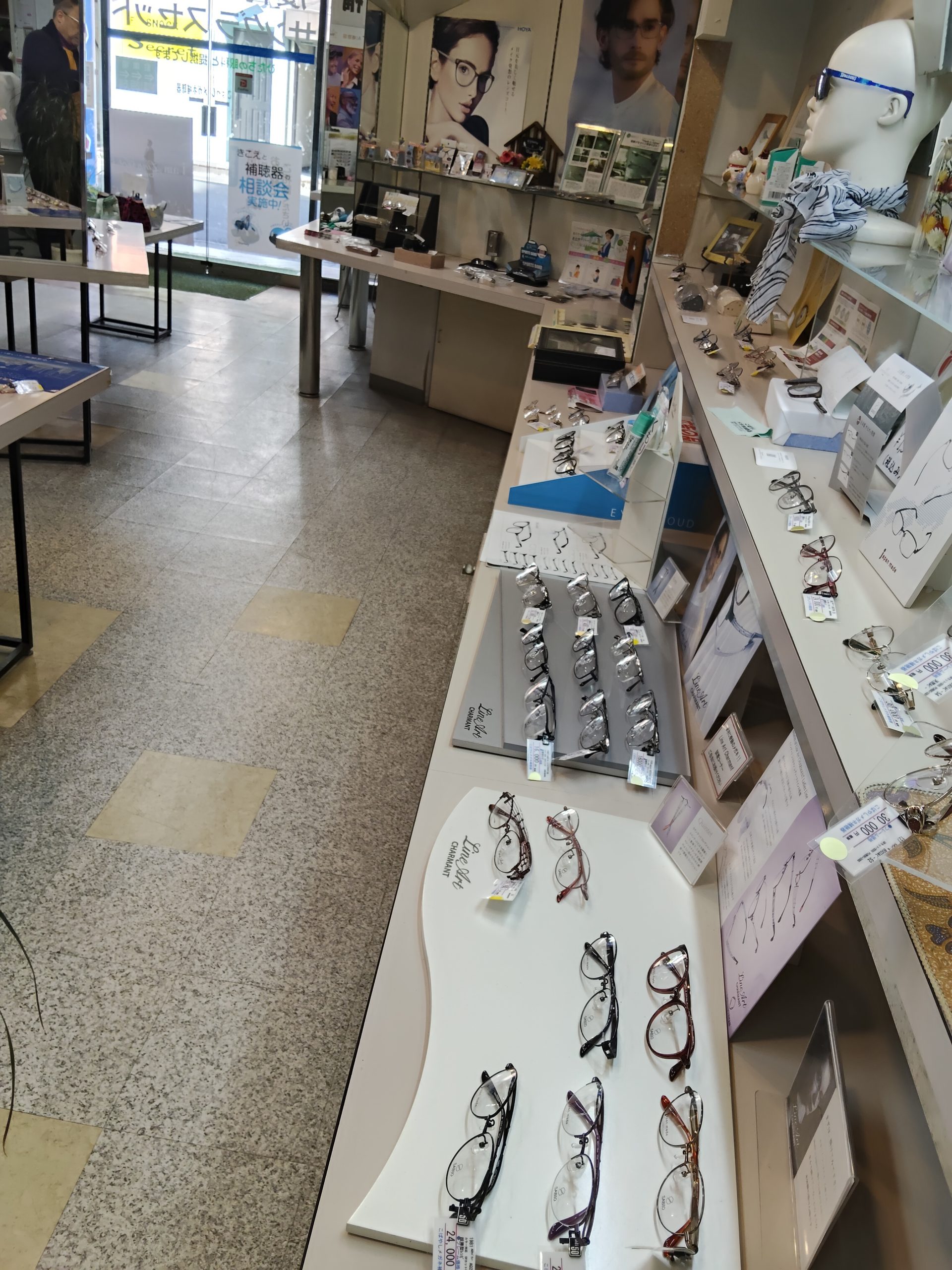 メガネフレーム陳列